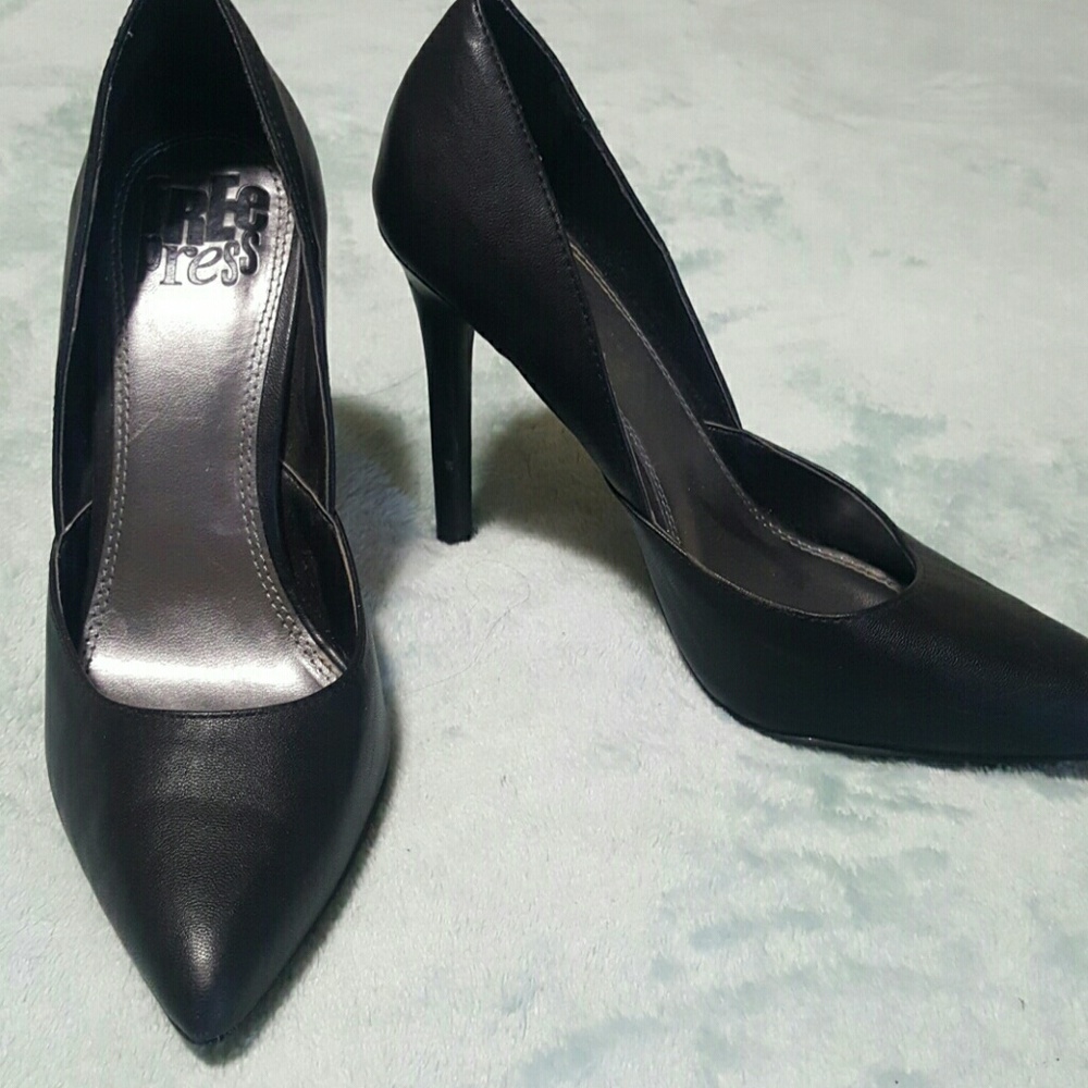 Heels - Picture 2 of 3